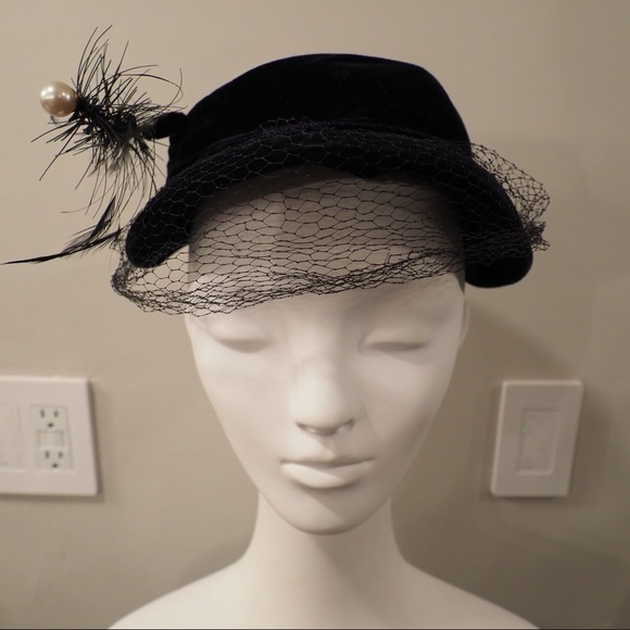 Vintage navy velvet hat fishnet feather faux pearl - Picture 3 of 13